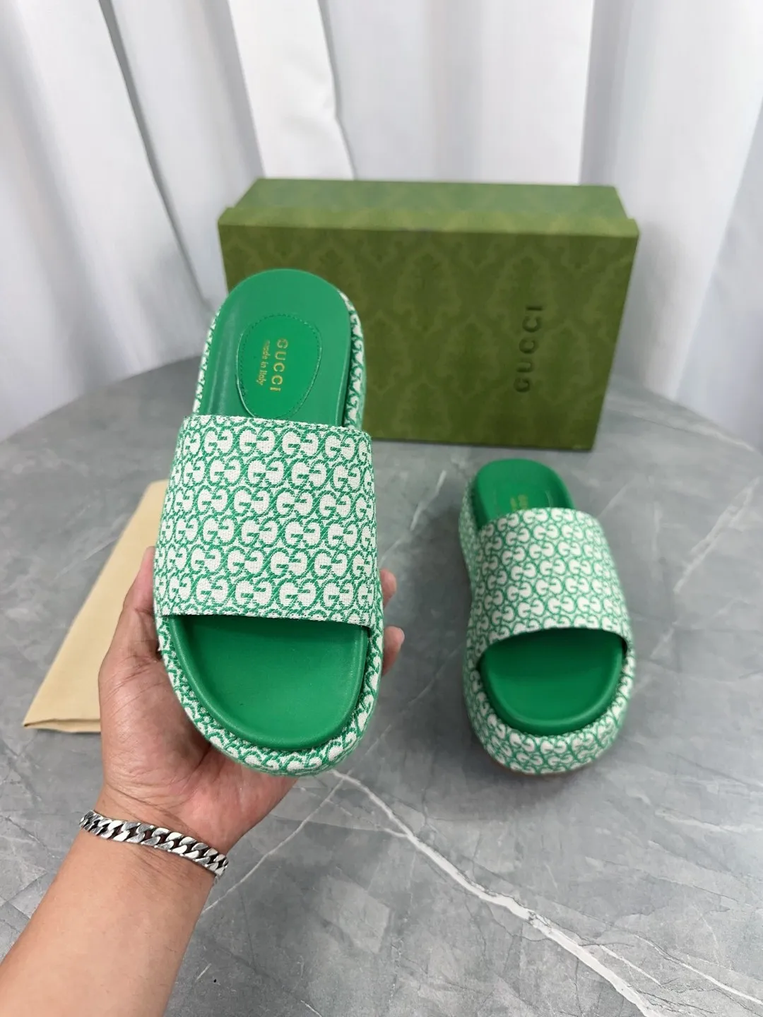 👟👟Ex-factory price 380👟👟 2024 Gucci high version latest limited edition thick-soled slippers. Top quality for sale. Purchase authentic products for development. The material and craftsmanship are consistent with the original. Upper: original jacquard craftsmanship and special printing craftsmanship. Lining: mixed sheepskin. Outsole: Italian private model outsole. Size: 35-40 yards, (41 to 44 yards can be customized). Bottom thickness: 5.5cm, forefoot 4cm.